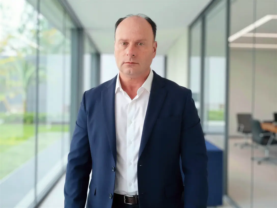 Portraitaufnahme von Dirk Bloser